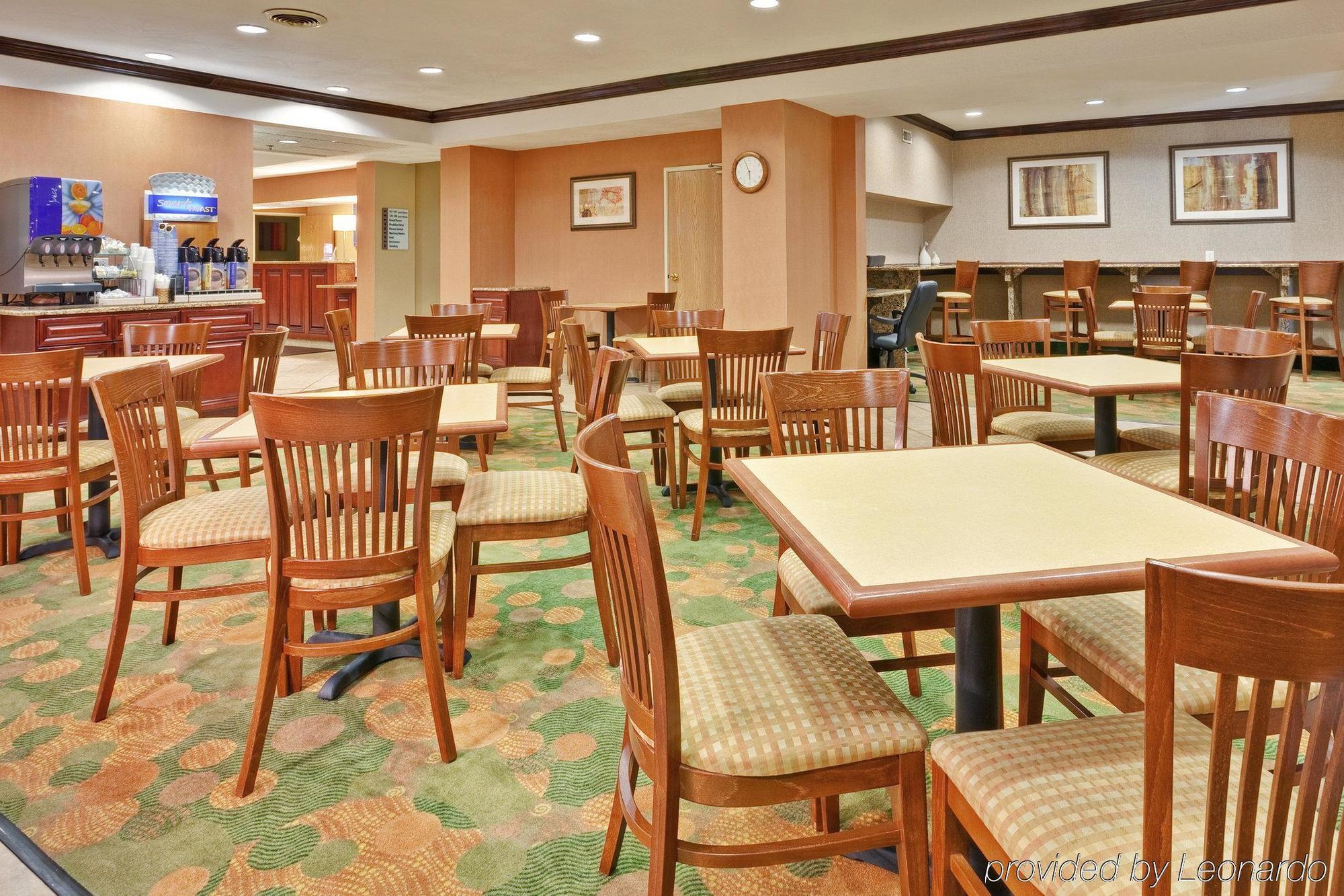 Holiday Inn Express Winfield - Teays Valley Hurricane Restaurant photo