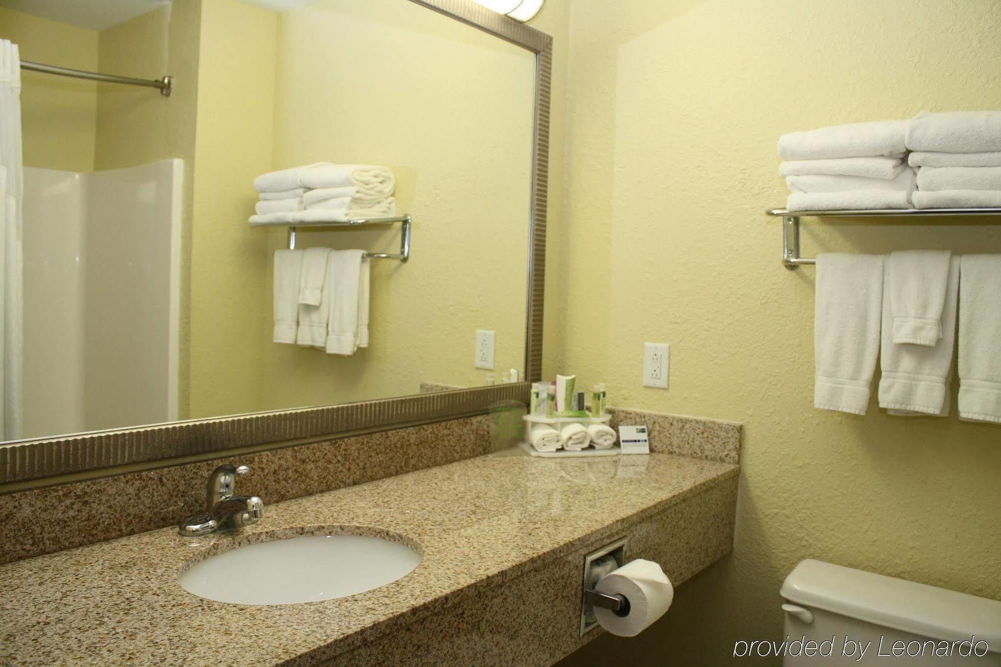 Holiday Inn Express Winfield - Teays Valley Hurricane Exterior photo